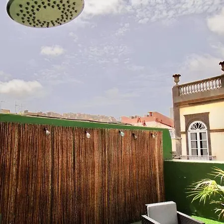 Apartment Traditional Townhouse With Private Rooftop Terrace